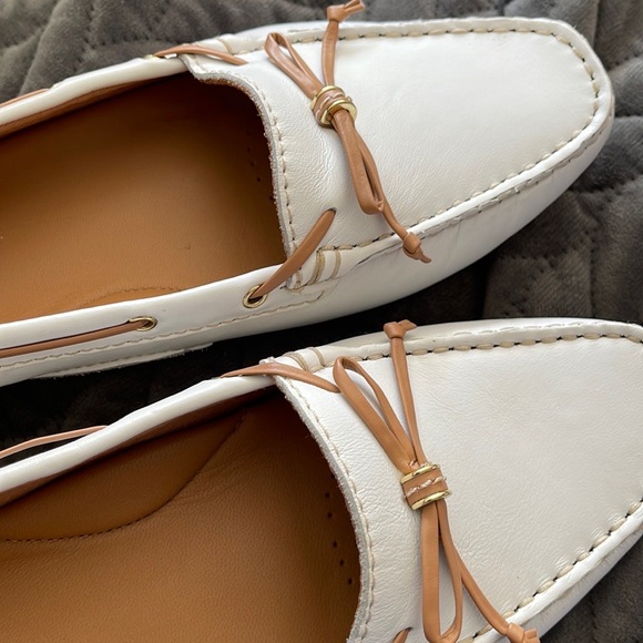 Clarks Artisan loafers. Clarks womans sz10 shoe. White leather never worn loafer - Picture 4 of 13